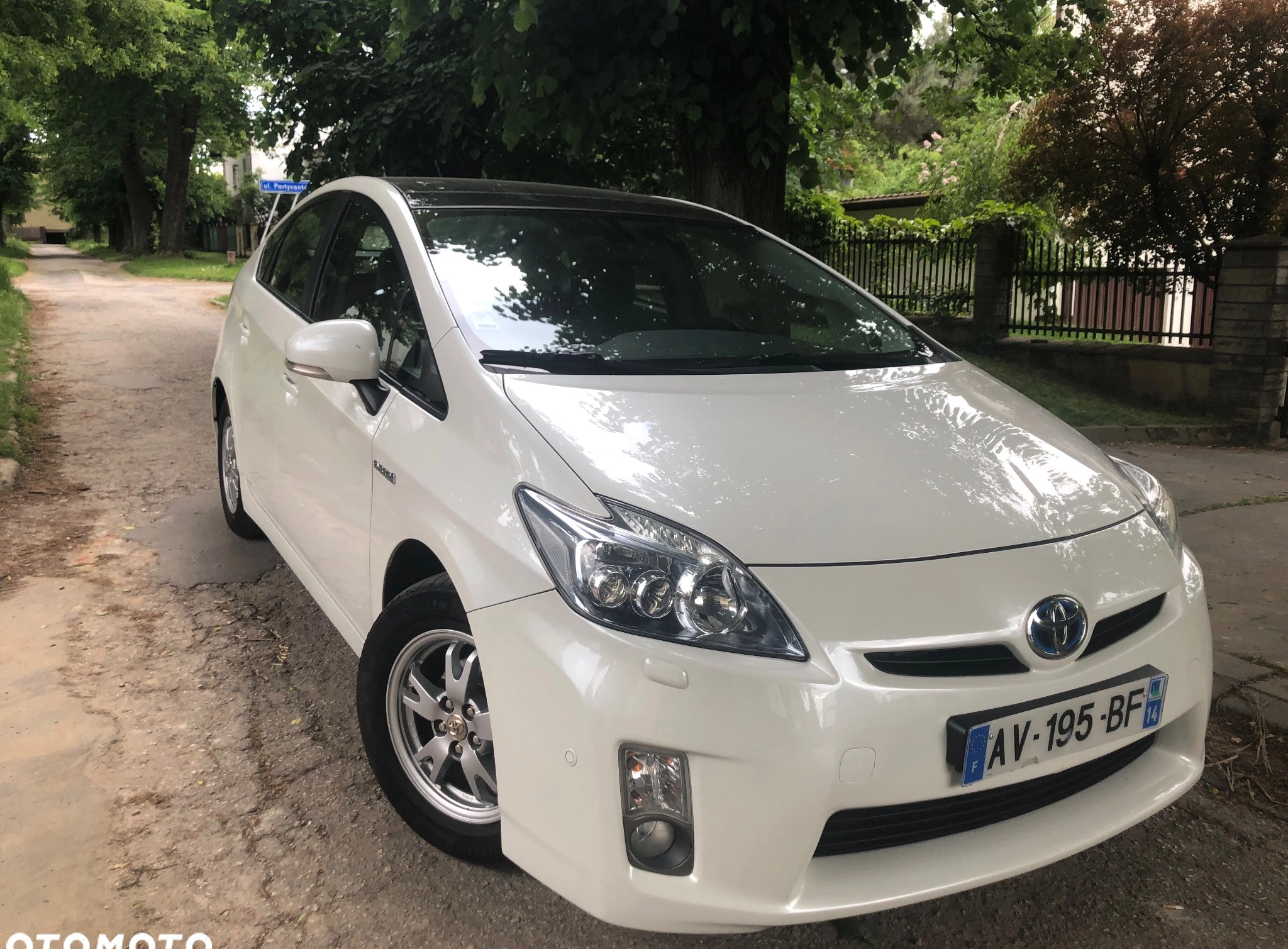 Toyota Prius cena 37900 przebieg: 310000, rok produkcji 2010 z Lublin małe 667